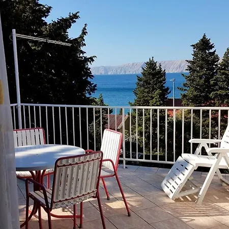 Apartment Mirjana 150m From The